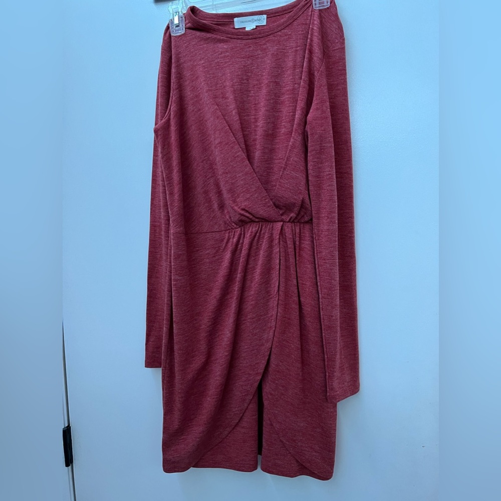 Red washed color dress with detail